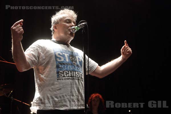 JELLO BIAFRA AND THE GUANTANAMO SCHOOL OF MEDECINE - 2014-04-23 - PARIS - CentQuatre - Salle 400 - 